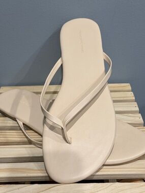 Vineyard Vines Women’s Minimalist Cream Flip Flop Sandals size 9